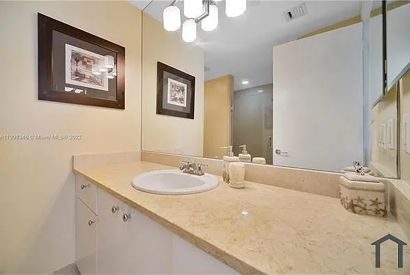 2 bed, 1300 sqft, $3,400 — Photo 4