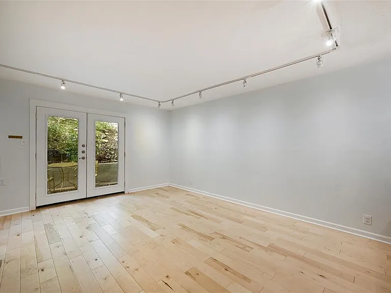 5330 Balcones Dr #G — Photo 3