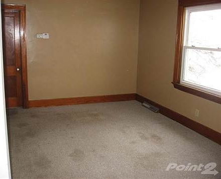3rd image of 111 Lloyd Ave