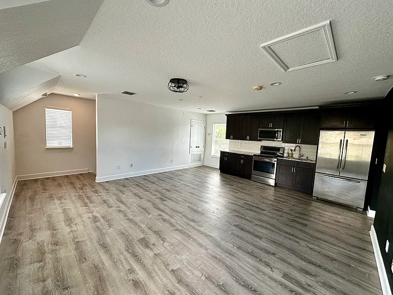 Eastpark Dr — Photo 11