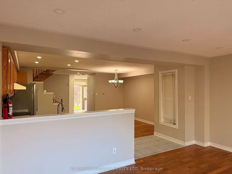 98 Marycroft Ct — Photo 10