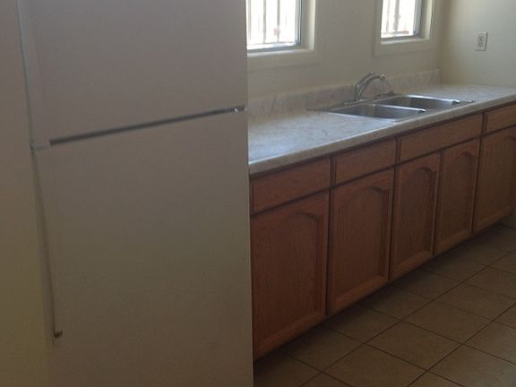 5th image of 887 S New Hampshire Ave