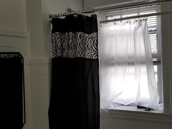 5th image of 5430 N Kimball Ave APT 1W