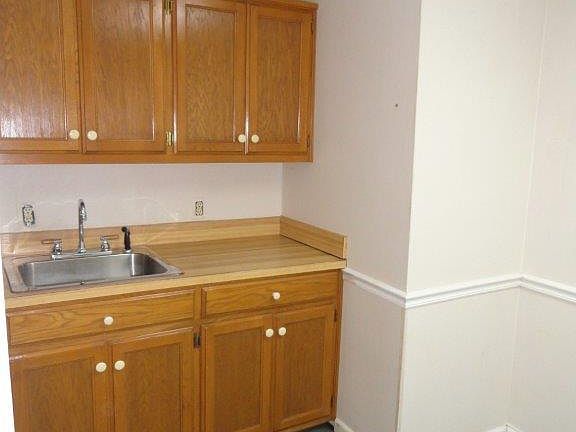 5th image of 303 Deery St