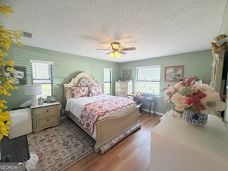 130 Woodvalley Dr — Photo 12