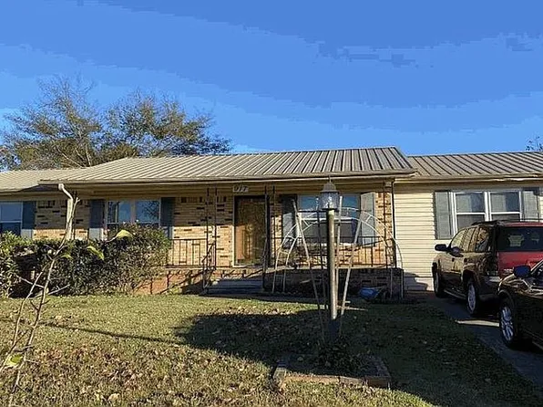 917 N Mountain Dr, Fultondale, AL 35068