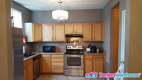 5th image of 909 Elm Ave