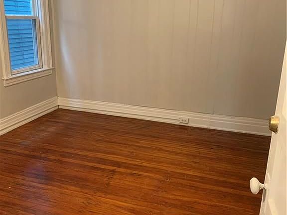 5th image of 584 Potomac Ave APT 1