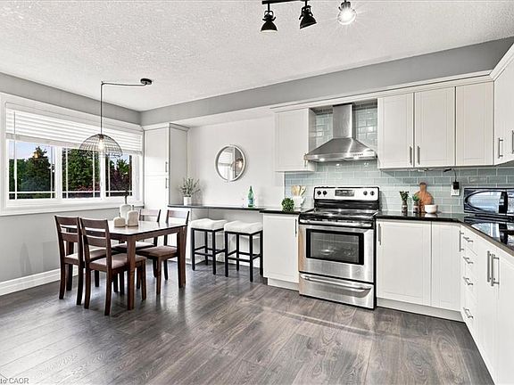 3rd image of 1522 King St E #403