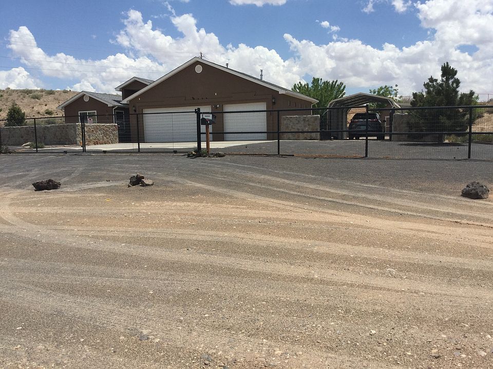 End of road, 1 acre, fences