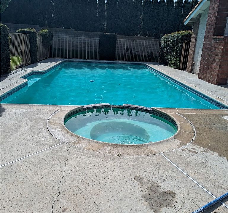 1st image of 3177 Hawkwood Rd