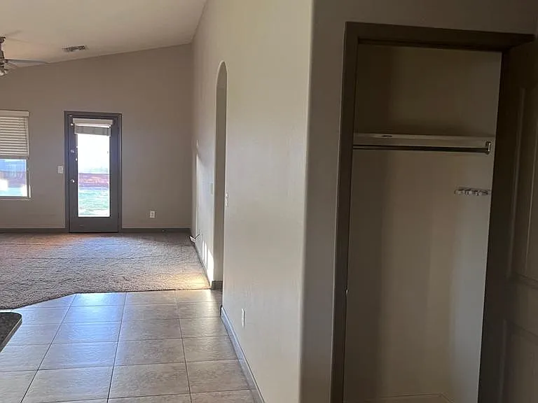 1148 E Barrus Dr — Photo 6