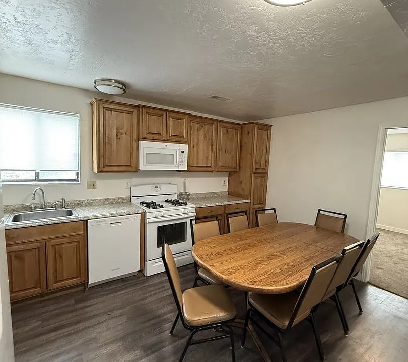 422 E Mill Rd #5