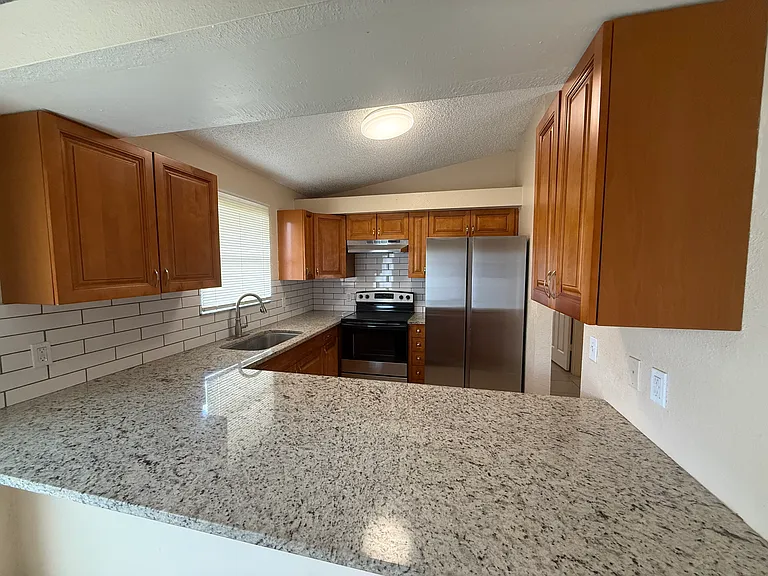240 6th St NE — Photo 5