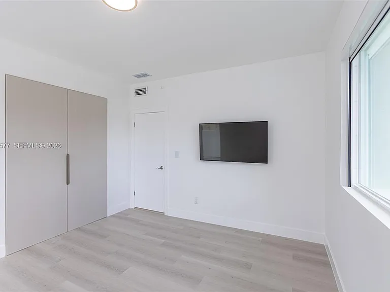 1690 Daytonia Rd — Photo 40