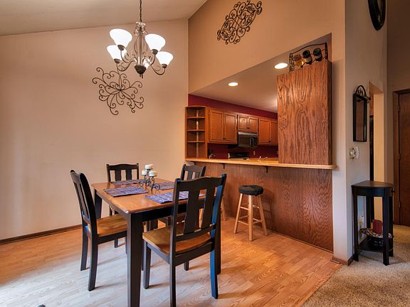 4th image of 1349 Tamarack Ave