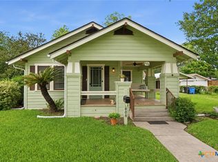 808 E Krezdorn St, Seguin, TX 78155