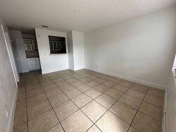 3rd image of 915 S 21st Ave #B2