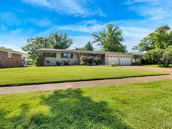 10 Hammes Dr, Florissant, MO 63031