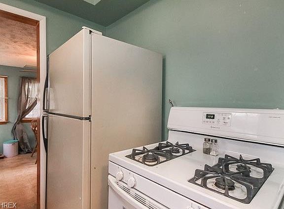 4th image of 19000 Puritas Ave