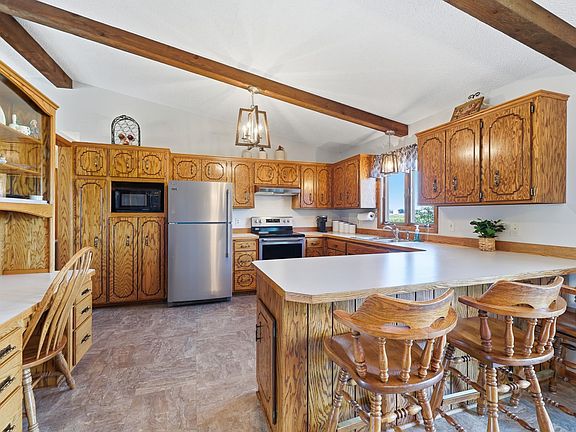 5th image of 902 Park Ln