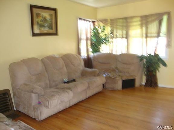 2nd image of 919 Wakefield Ave