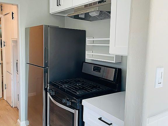 3rd image of 526-30 S Ivy St