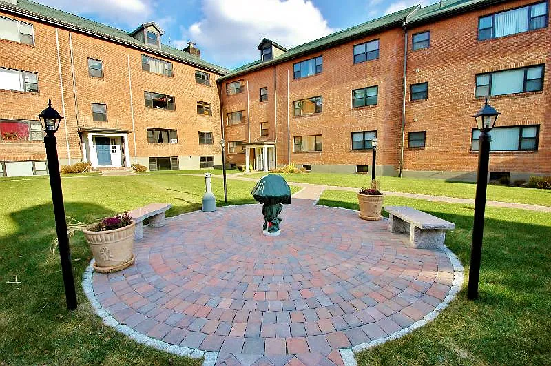Building Photo - 110 Longwood Ave #6