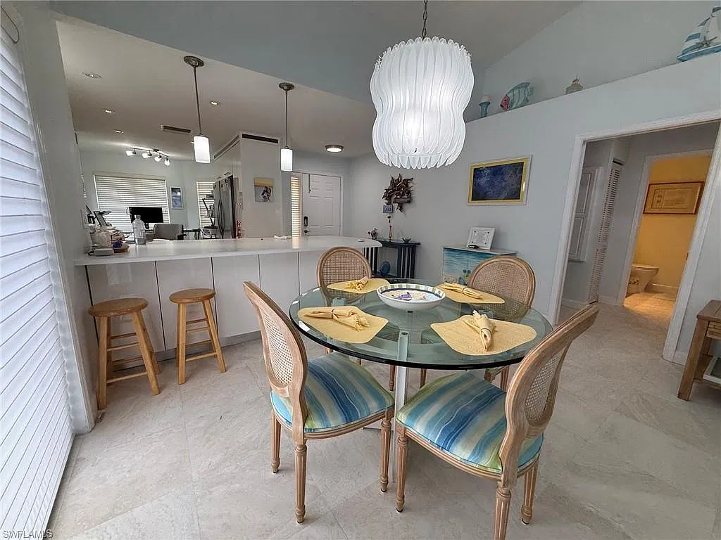 2 bed, 2.0 bath, 1350 sqft, $5,000 — Photo 2