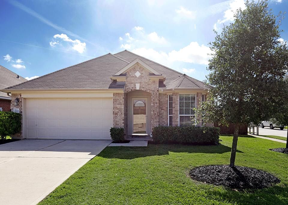 Spring Terrace 3 Bed 2 Bath! Corner Lot! Covered Back Porch!