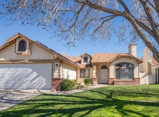 43122 Sunny Ln, Lancaster, CA 93536
