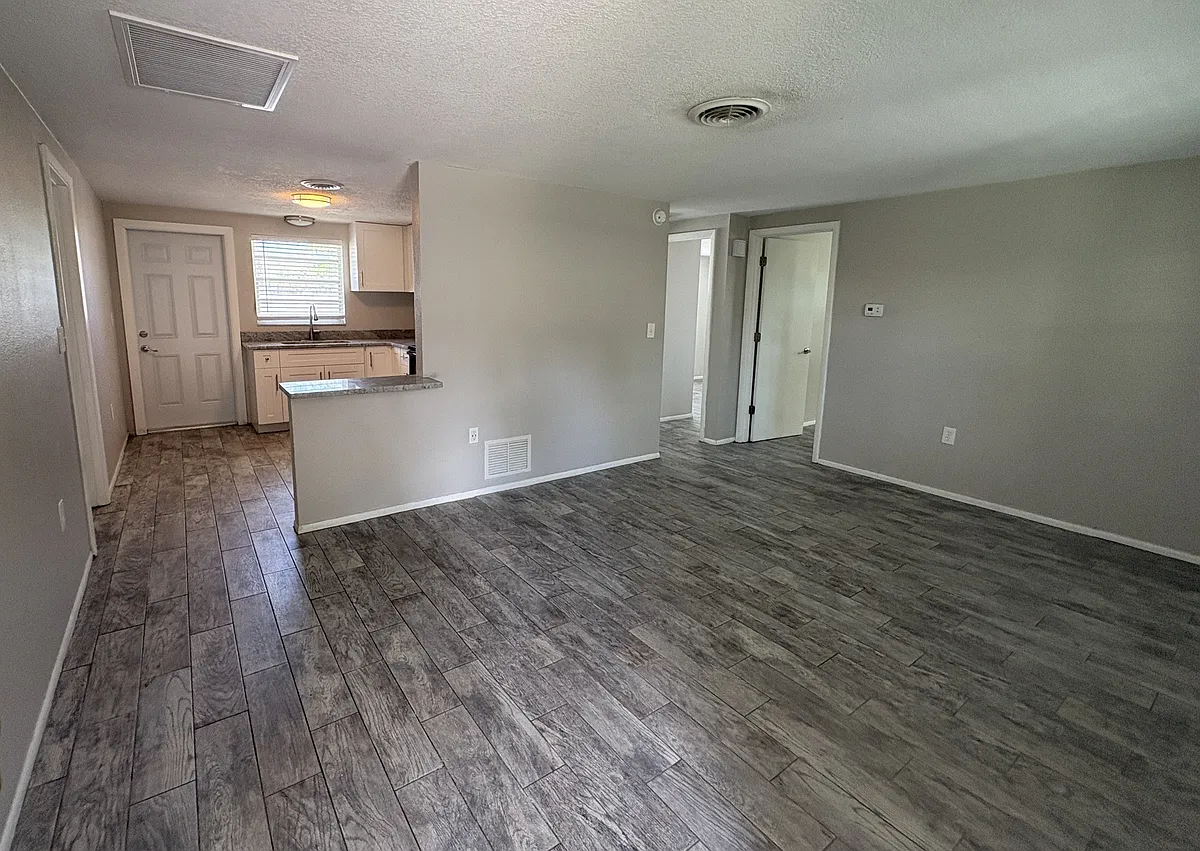 Open Floor Plan - 302 Colonia Ln