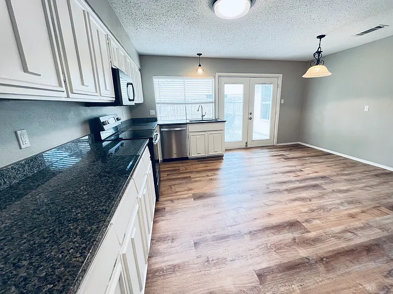 2102 Richwood Dr — Photo 5