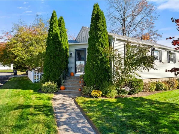 10 Washakie Ave, North Providence, RI 02911