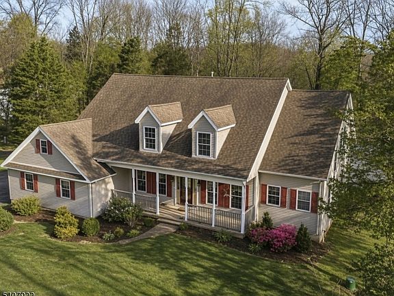 2nd image of 134 Meadows Rd