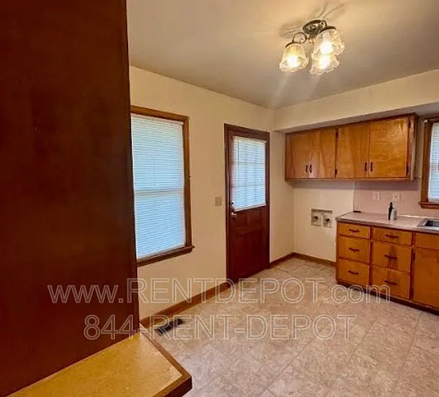 2719 Vogel Rd — Photo 8