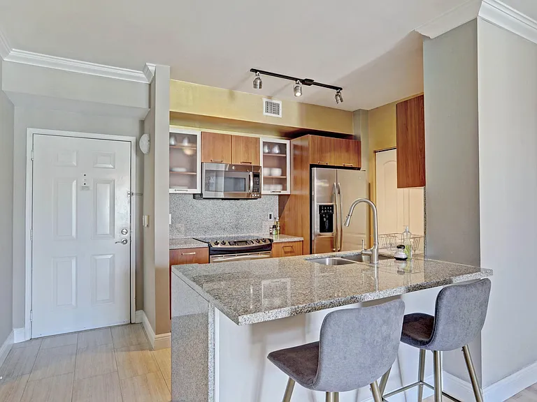 630 Sapodilla Ave #321 — Photo 7