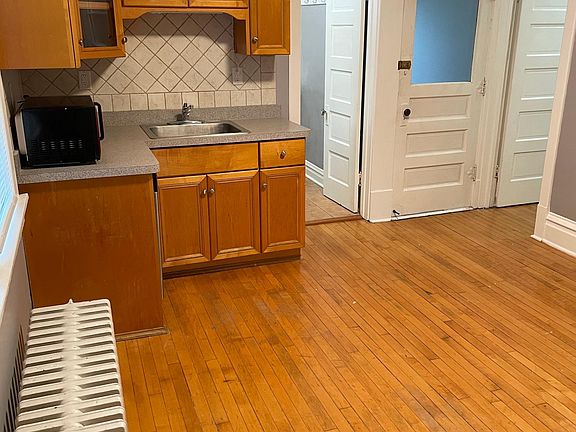 3rd image of 113 S 6th St #B