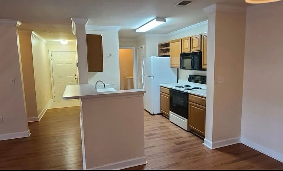 1st image of 18115 Sterling Gate Cir #18115