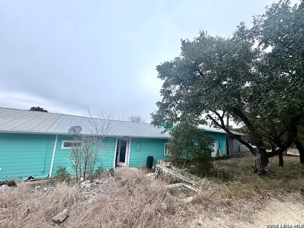 786 39TH ST W, Lakehills, TX 78063