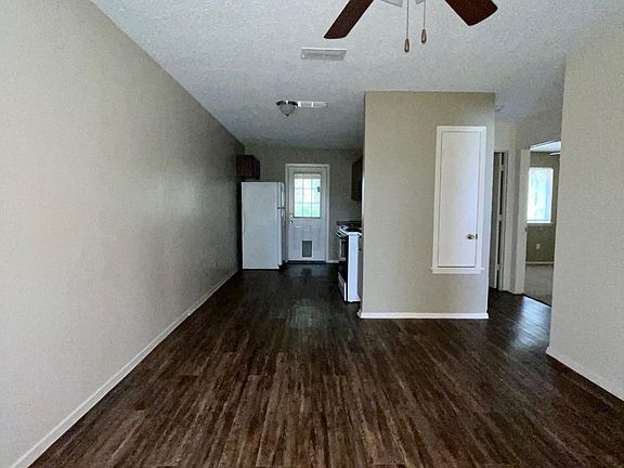 3rd image of 409 Kearley Dr #B