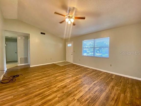 4th image of 517 Brigadoon Cir