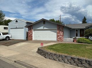 7680 Gladstone Ave, White City, OR 97503