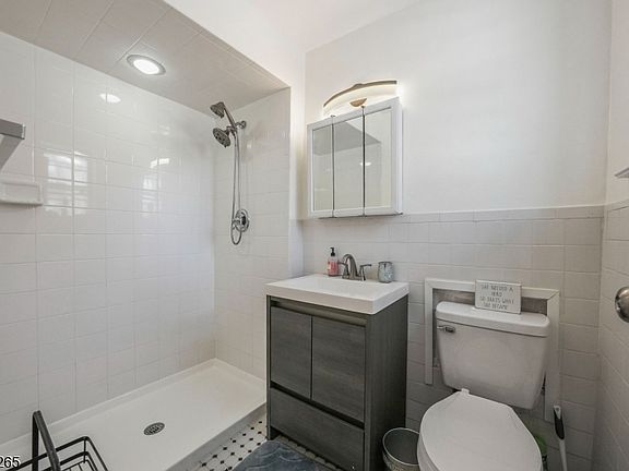 4th image of 45 Wilfred St #19