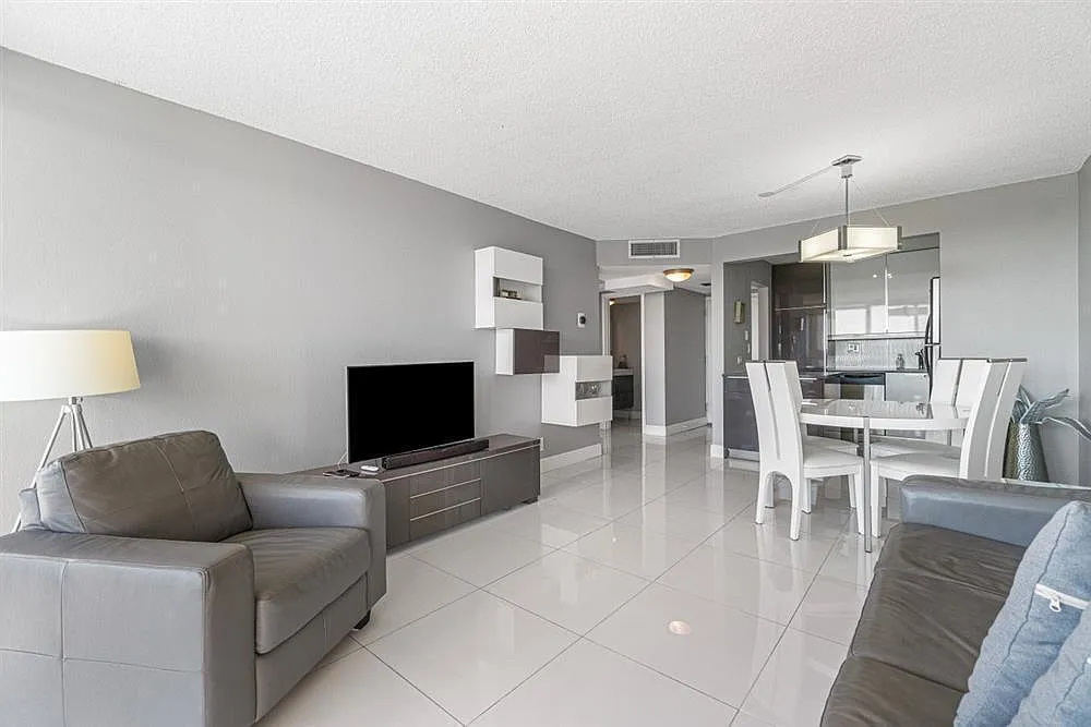 1 bed, 1.5 bath, 769 sqft, $2,100 — Photo 4