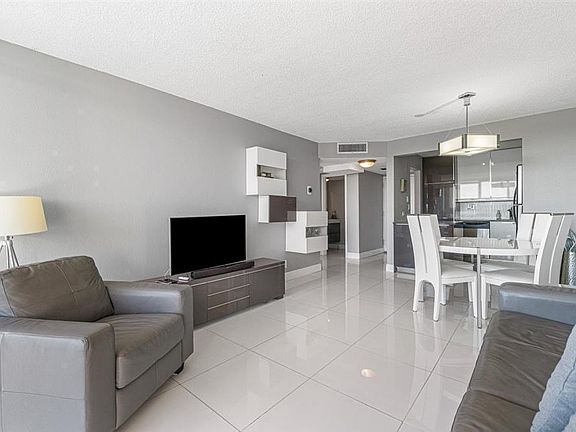 4th image of 1830 Embassy Dr APT 613