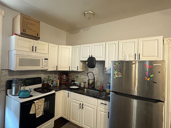 2nd image of 72 Grand St Floor 2