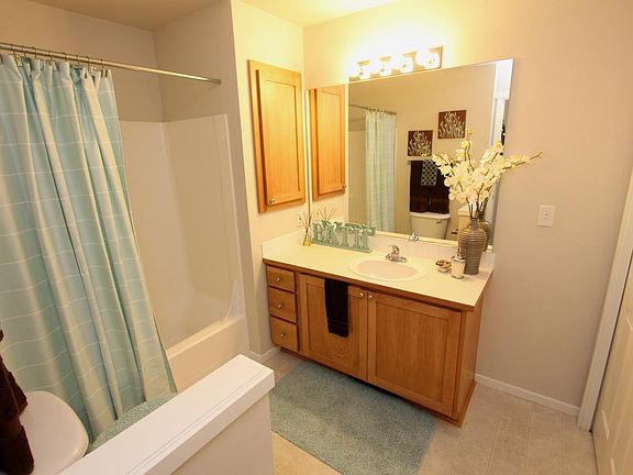 1 Bedroom Model Bathroom