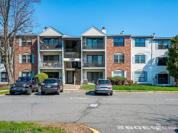 409 Lancaster Ct, Piscataway, NJ 08854