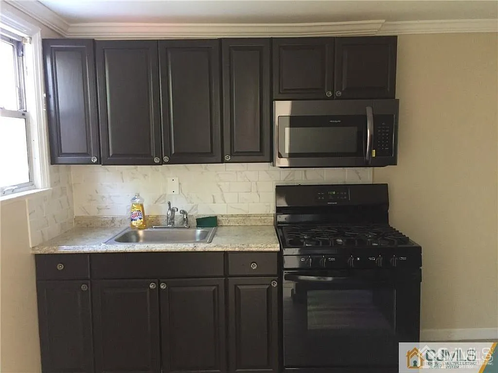 2 bed, 1.0 bath, 1700 sqft, $2,300 — Photo 4